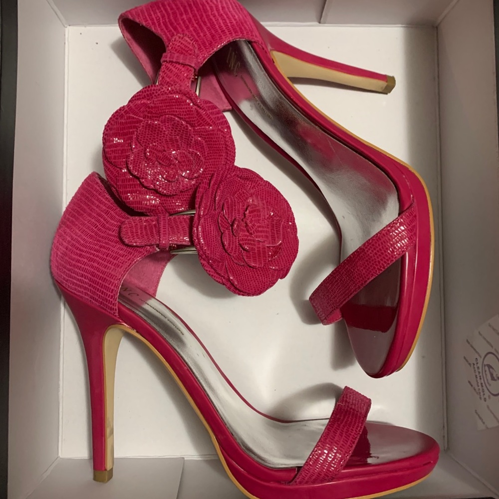 Shoes - Picture 3 of 10